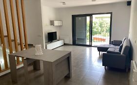 Ample House With Views In Front Of Baells Reservoir
